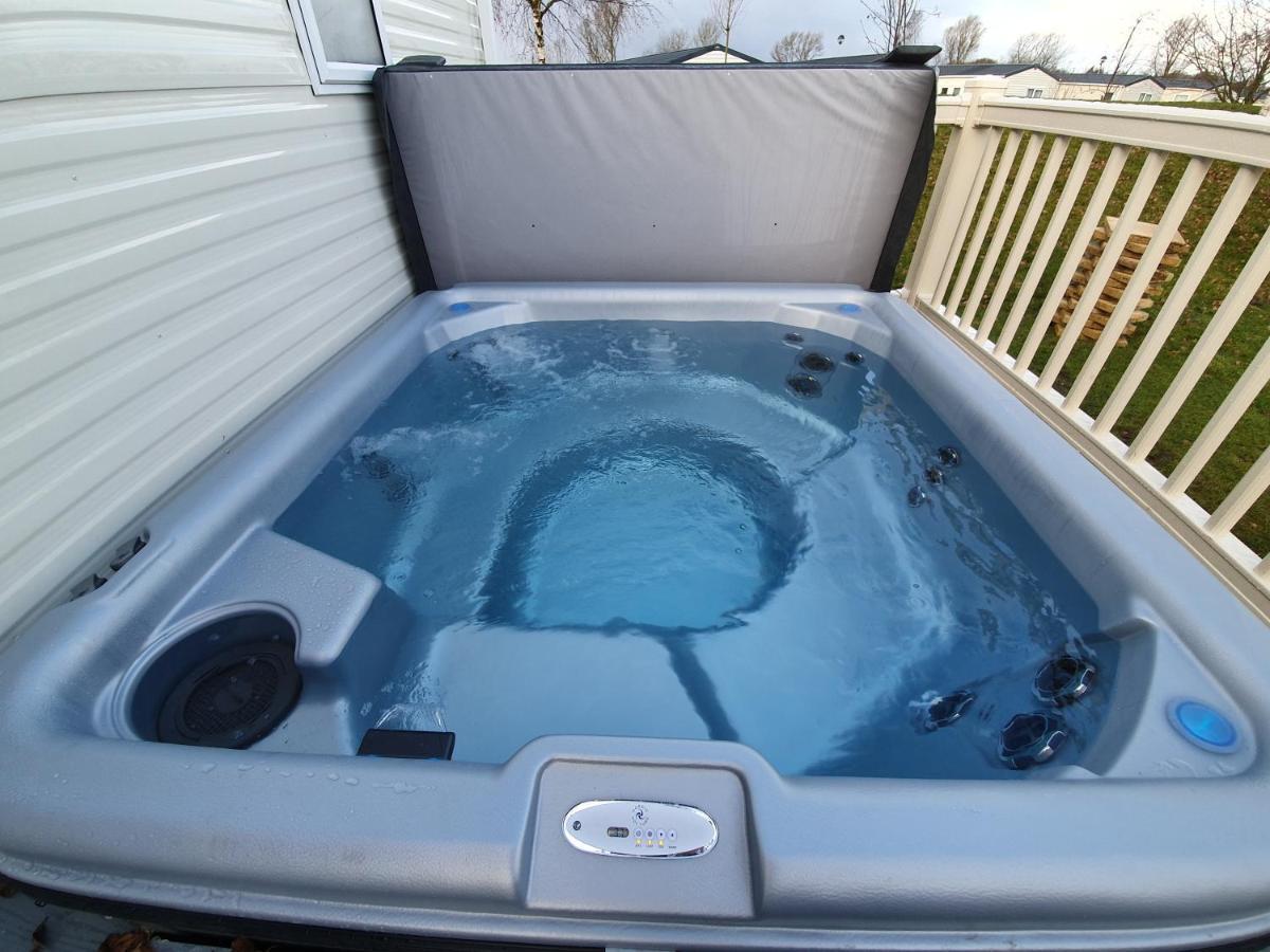 Rj Luxury Caravan Hire With Hot Tub Tattershall Exterior foto