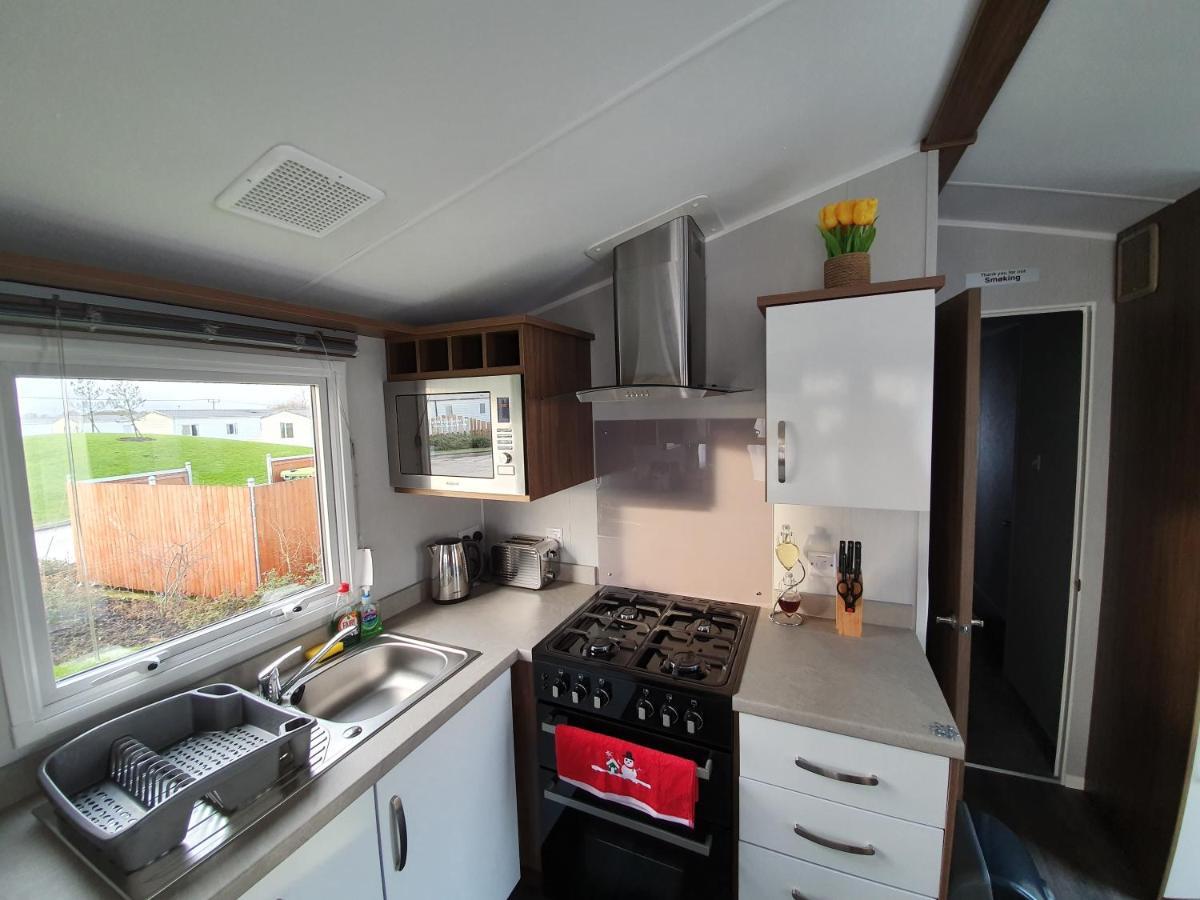 Rj Luxury Caravan Hire With Hot Tub Tattershall Exterior foto
